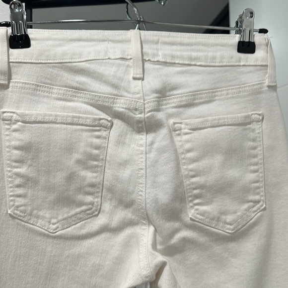 Great white jeans, small stain on butt, see photo - Picture 5 of 6